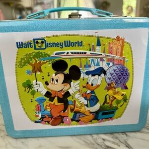 Walt Disney World D23 Metal Lunchbox and Pin Set Official  Disneyana Collectable